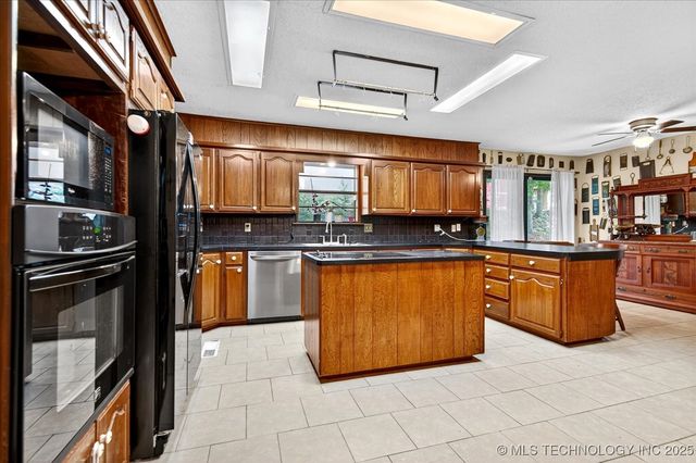 1329 Oakdale Drive, Bartlesville, OK 74006