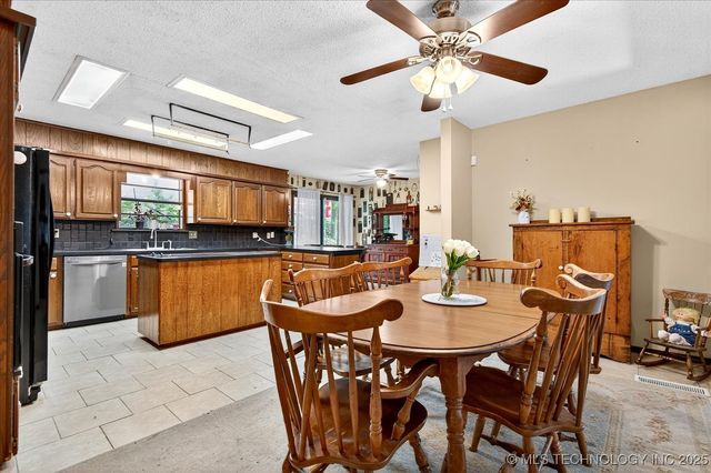 1329 Oakdale Drive, Bartlesville, OK 74006