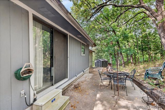 1329 Oakdale Drive, Bartlesville, OK 74006