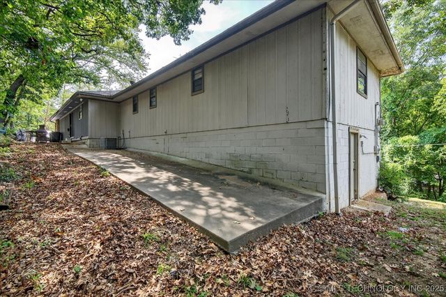 1329 Oakdale Drive, Bartlesville, OK 74006