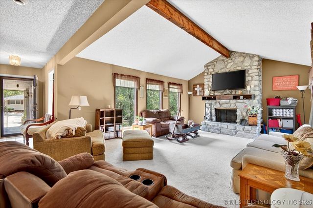 1329 Oakdale Drive, Bartlesville, OK 74006