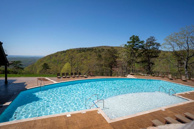 1375 Wintergreen Lane, Signal Mountain, TN 37377
