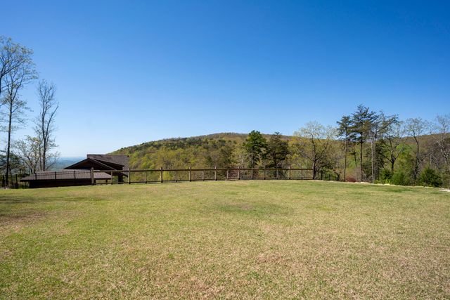 1375 Wintergreen Lane, Signal Mountain, TN 37377