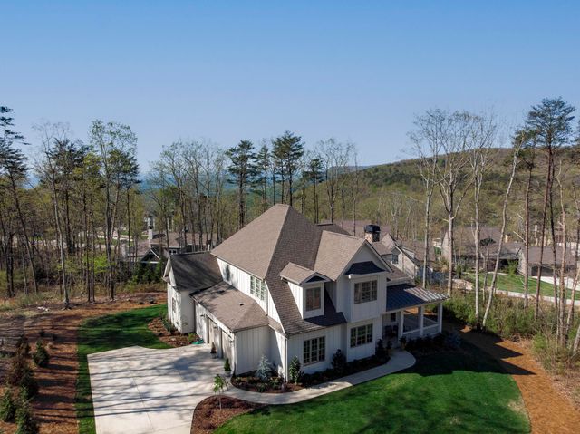 1375 Wintergreen Lane, Signal Mountain, TN 37377
