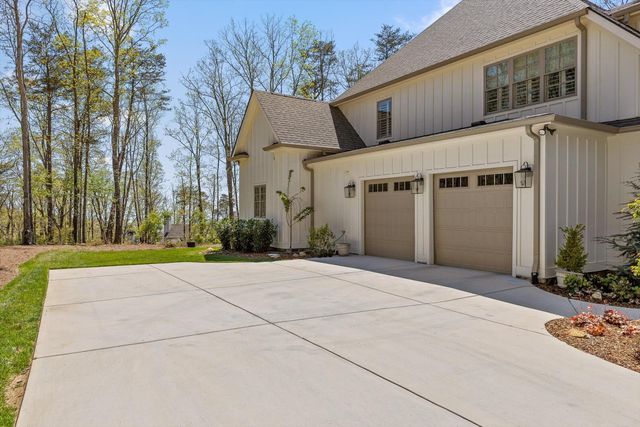 1375 Wintergreen Lane, Signal Mountain, TN 37377