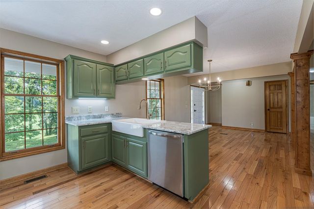 96 West Road, Warne, NC 28909