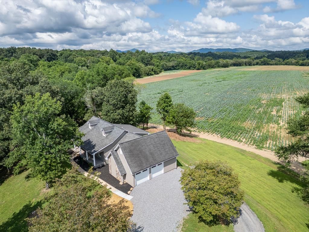 96 West Road, Warne, NC 28909