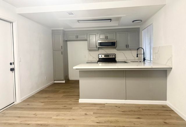 1709 S Noyes Street, Visalia, CA 93277