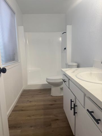 1709 S Noyes Street, Visalia, CA 93277