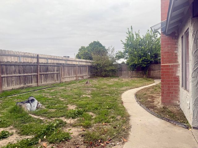 1709 S Noyes Street, Visalia, CA 93277