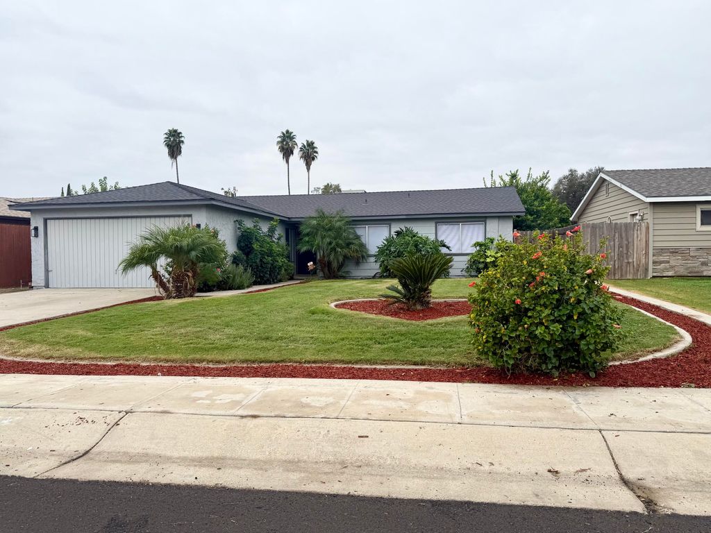 1709 S Noyes Street, Visalia, CA 93277