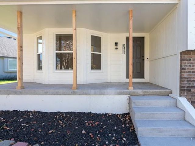 1225 Kenwood Drive, Lee's Summit, MO 64064