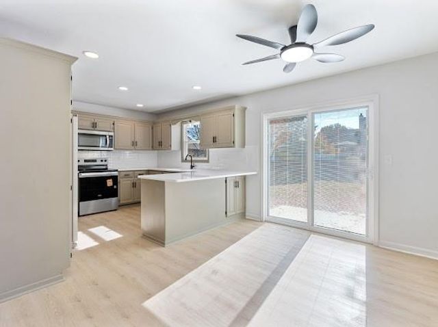 1225 Kenwood Drive, Lee's Summit, MO 64064