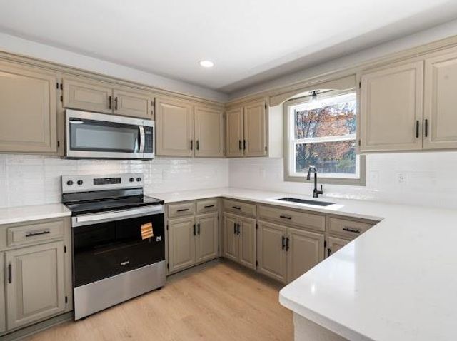 1225 Kenwood Drive, Lee's Summit, MO 64064