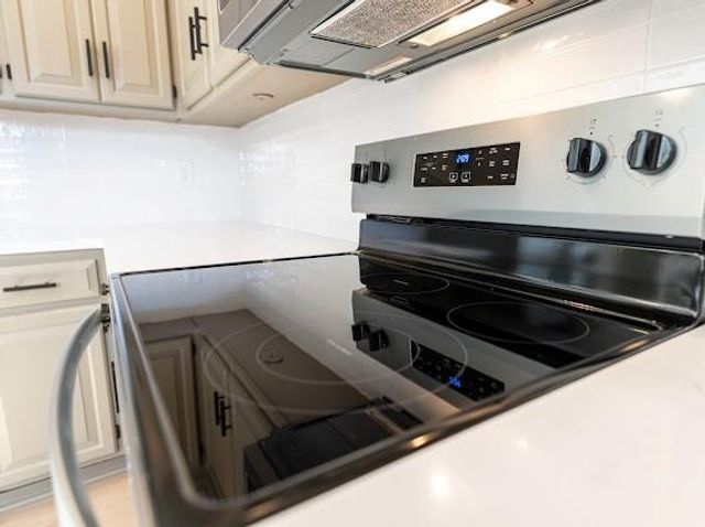 1225 Kenwood Drive, Lee's Summit, MO 64064