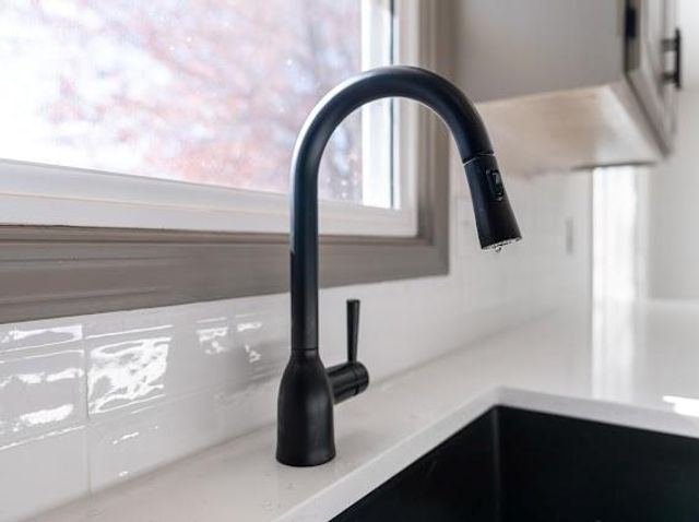 1225 Kenwood Drive, Lee's Summit, MO 64064