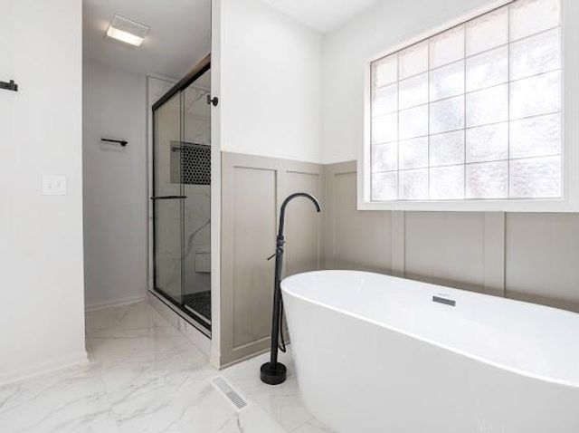 1225 Kenwood Drive, Lee's Summit, MO 64064