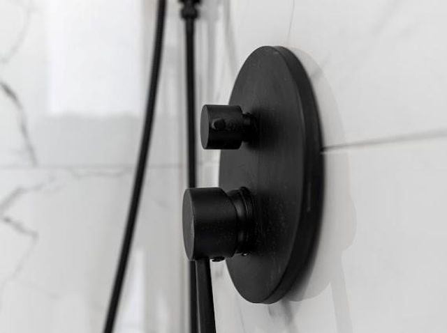 1225 Kenwood Drive, Lee's Summit, MO 64064