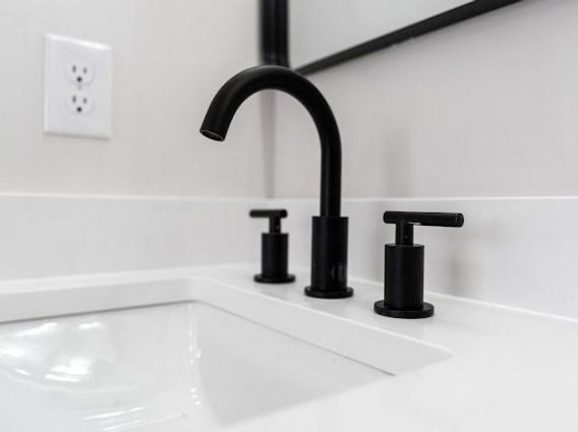 1225 Kenwood Drive, Lee's Summit, MO 64064