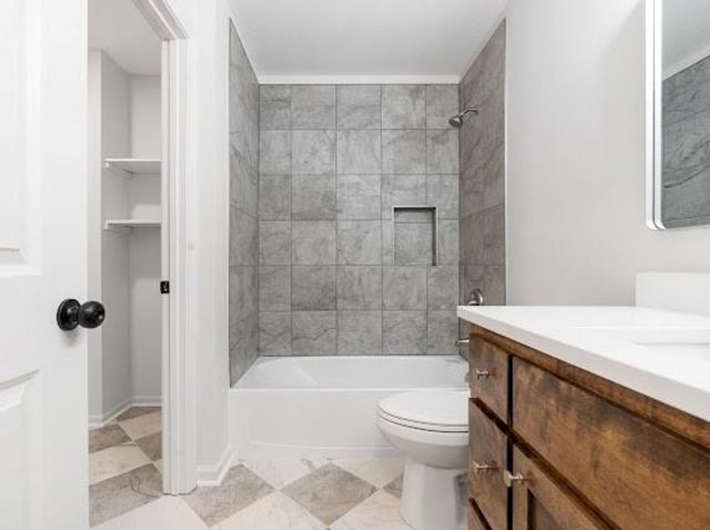 1225 Kenwood Drive, Lee's Summit, MO 64064