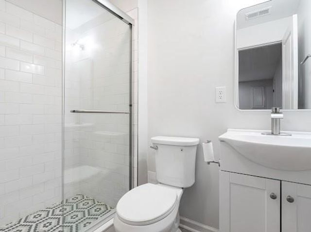 1225 Kenwood Drive, Lee's Summit, MO 64064