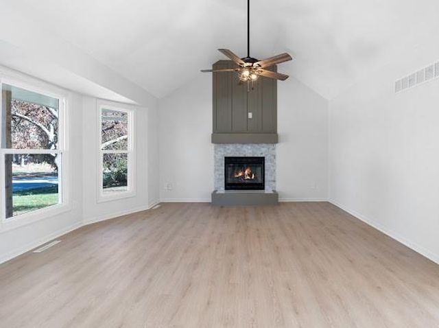 1225 Kenwood Drive, Lee's Summit, MO 64064