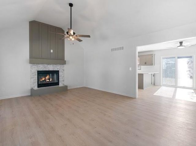 1225 Kenwood Drive, Lee's Summit, MO 64064