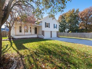 1225 Kenwood Drive, Lee's Summit, MO 64064