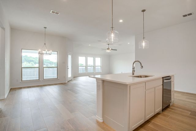 6913 Trail Rock Drive, Benbrook, TX 76126