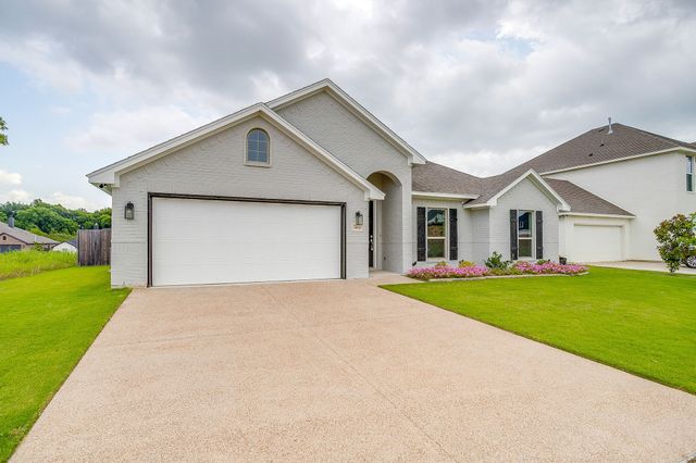 6913 Trail Rock Drive, Benbrook, TX 76126
