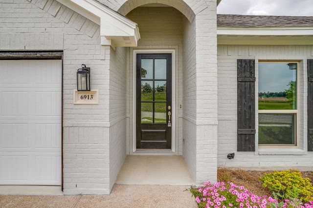 6913 Trail Rock Drive, Benbrook, TX 76126