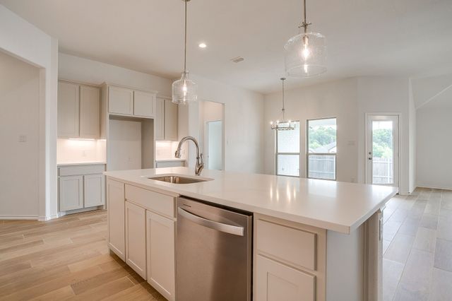 6913 Trail Rock Drive, Benbrook, TX 76126