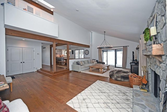 2 Stoney Creek Lane, Terrace Park, OH 45174