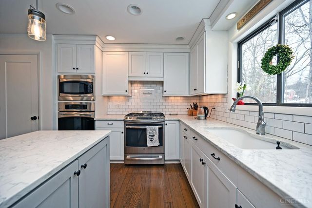 2 Stoney Creek Lane, Terrace Park, OH 45174