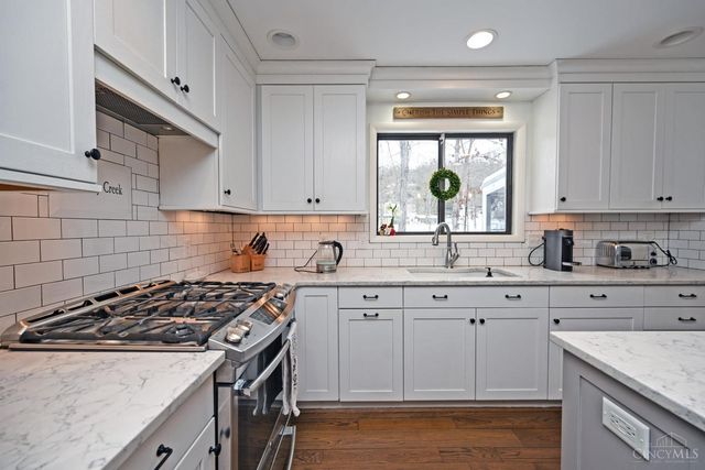 2 Stoney Creek Lane, Terrace Park, OH 45174