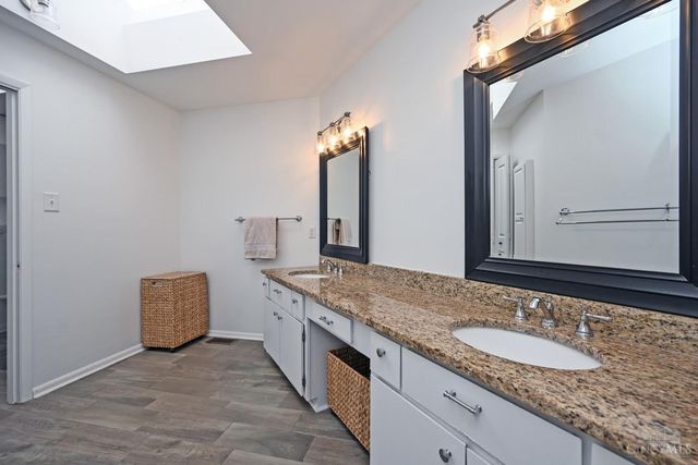 2 Stoney Creek Lane, Terrace Park, OH 45174