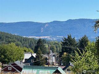 203 E Nevada Avenue, Roslyn, WA 98941