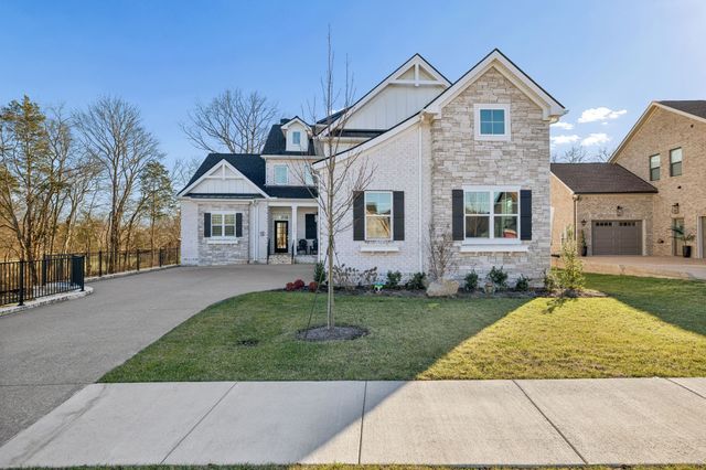 1136 Willow Springs Dr, Lebanon, TN 37087