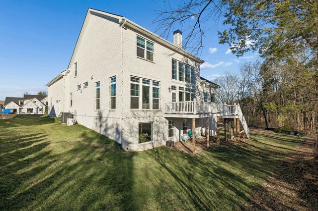 1136 Willow Springs Dr, Lebanon, TN 37087
