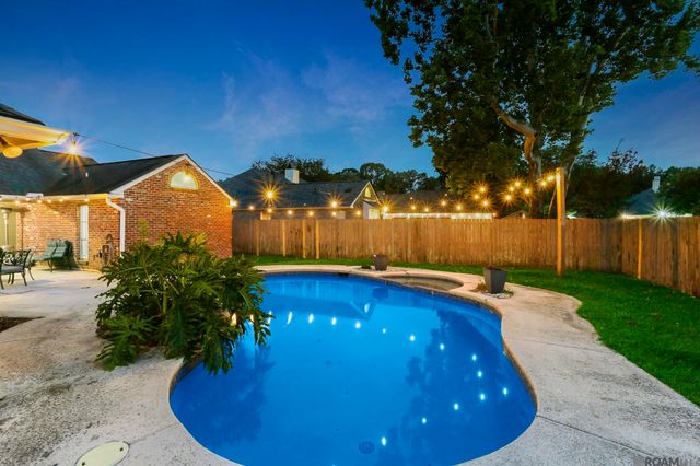 5364 River Meadow Dr, Baton Rouge, LA 70820