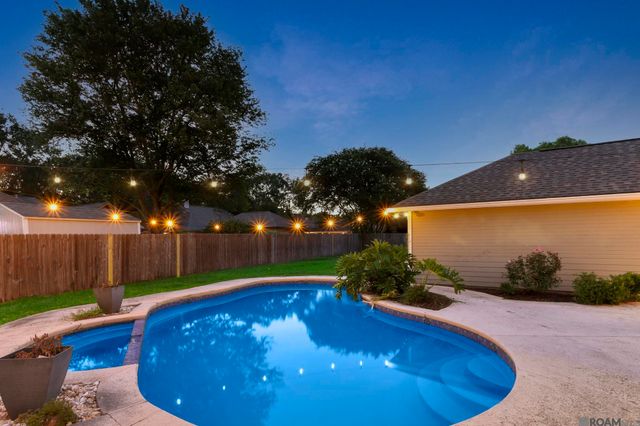 5364 River Meadow Dr, Baton Rouge, LA 70820