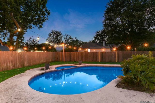 5364 River Meadow Dr, Baton Rouge, LA 70820
