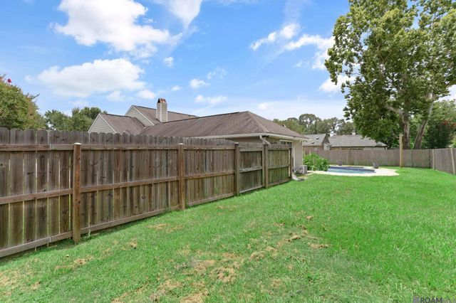 5364 River Meadow Dr, Baton Rouge, LA 70820