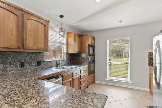 5364 River Meadow Dr, Baton Rouge, LA 70820