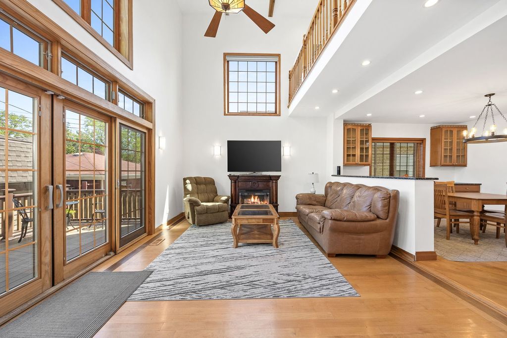 Image 13 of property listing at 7256 W Ibsen Street, Chicago, IL 60631