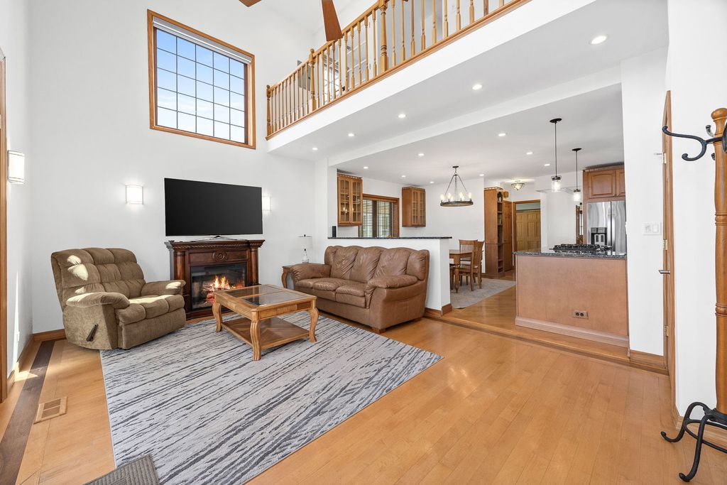 Image 14 of property listing at 7256 W Ibsen Street, Chicago, IL 60631