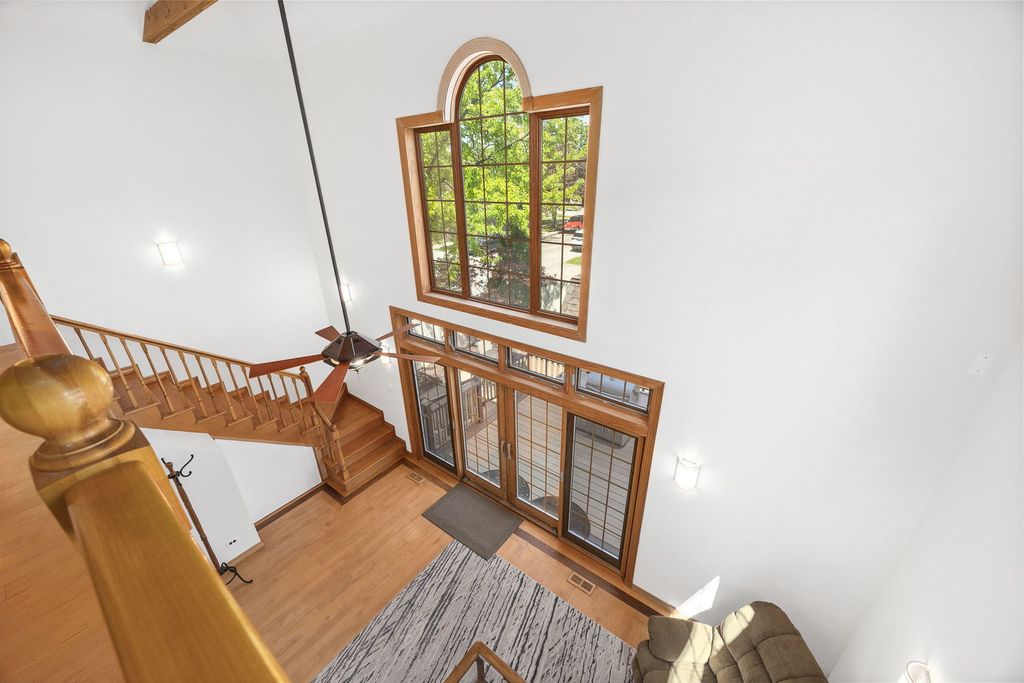 Image 17 of property listing at 7256 W Ibsen Street, Chicago, IL 60631
