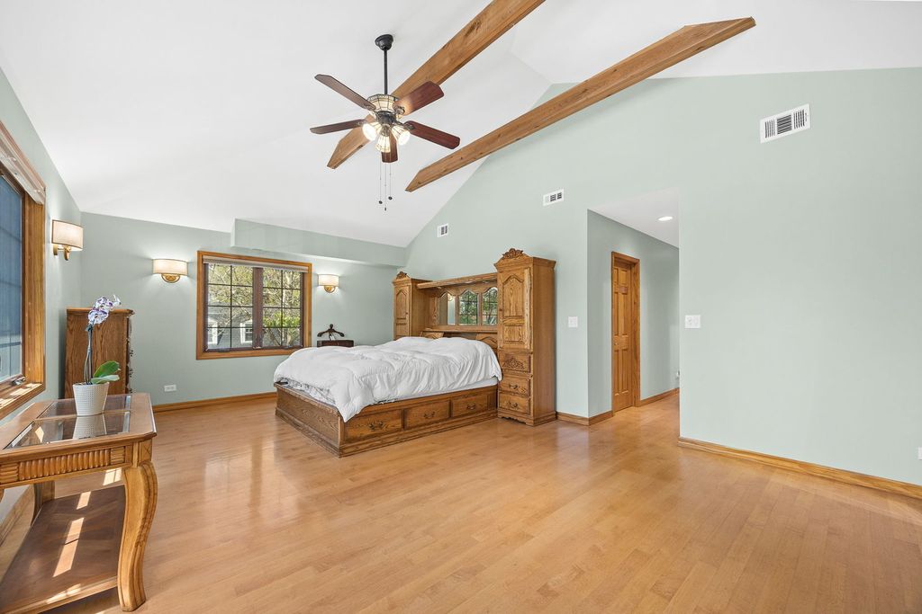 Image 18 of property listing at 7256 W Ibsen Street, Chicago, IL 60631
