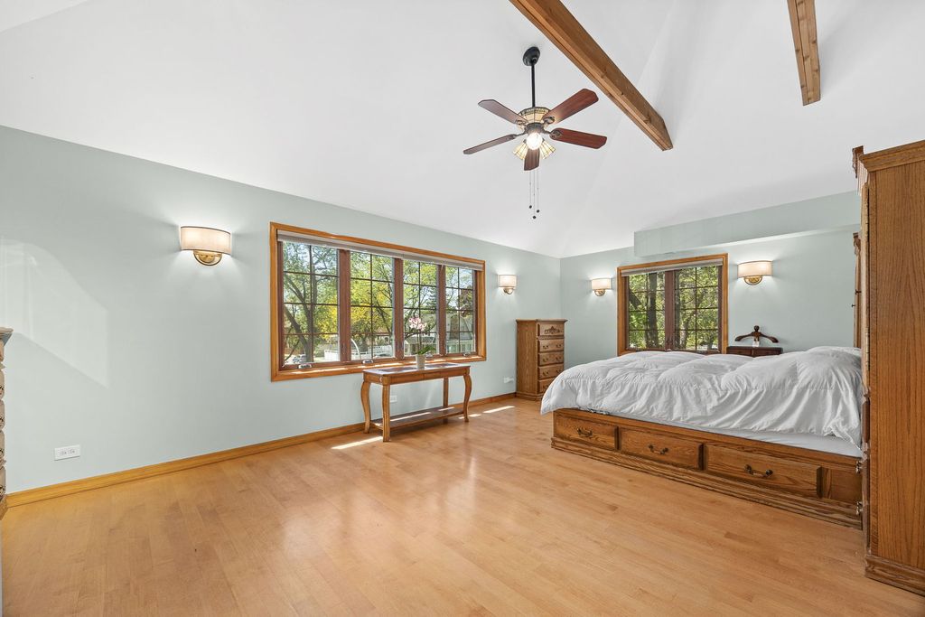Image 19 of property listing at 7256 W Ibsen Street, Chicago, IL 60631