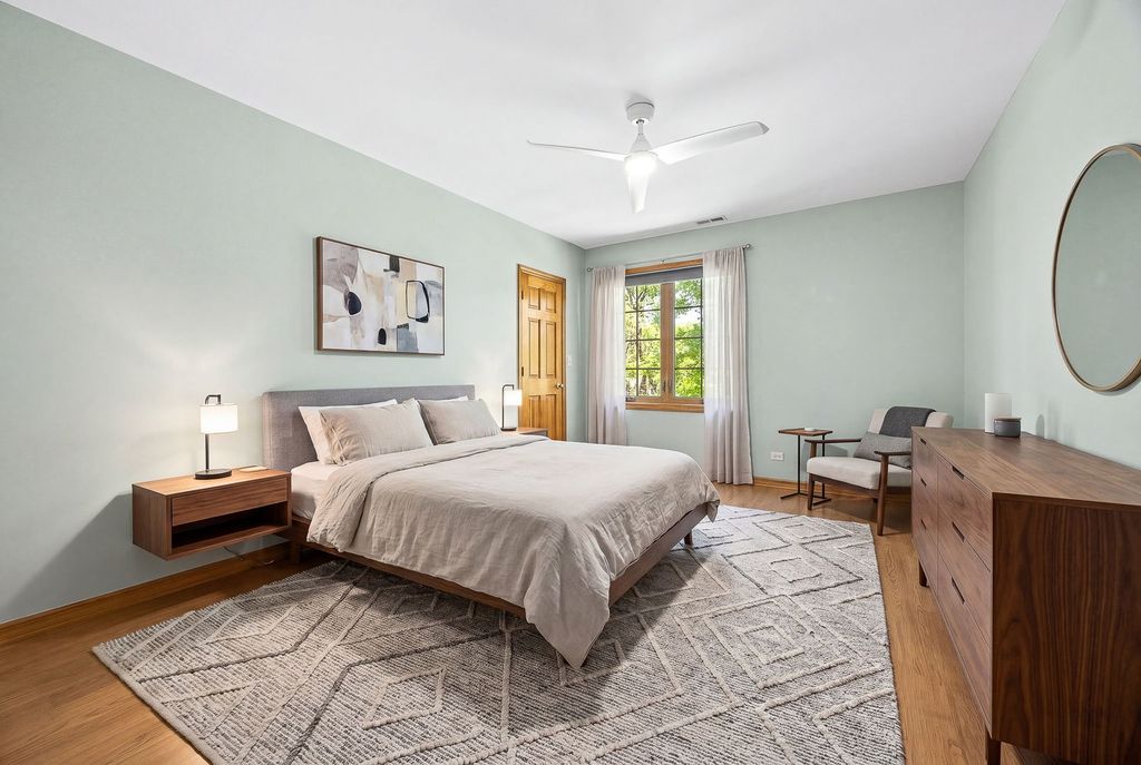 Image 22 of property listing at 7256 W Ibsen Street, Chicago, IL 60631